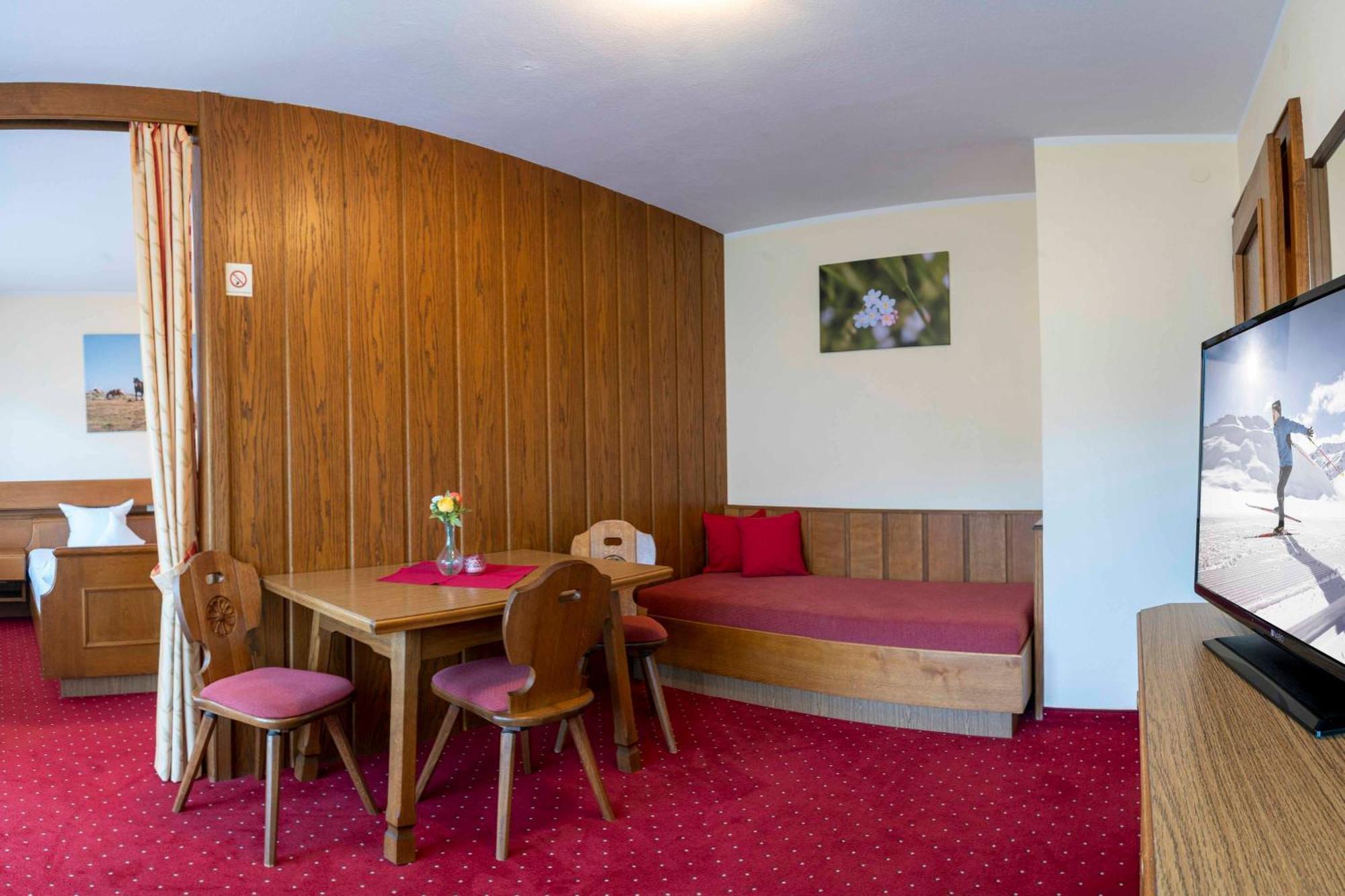 Ferienwohnungen Dietmar Thöni inclusive Pitztal Sommercard Arzl im Pitztal Exterior foto