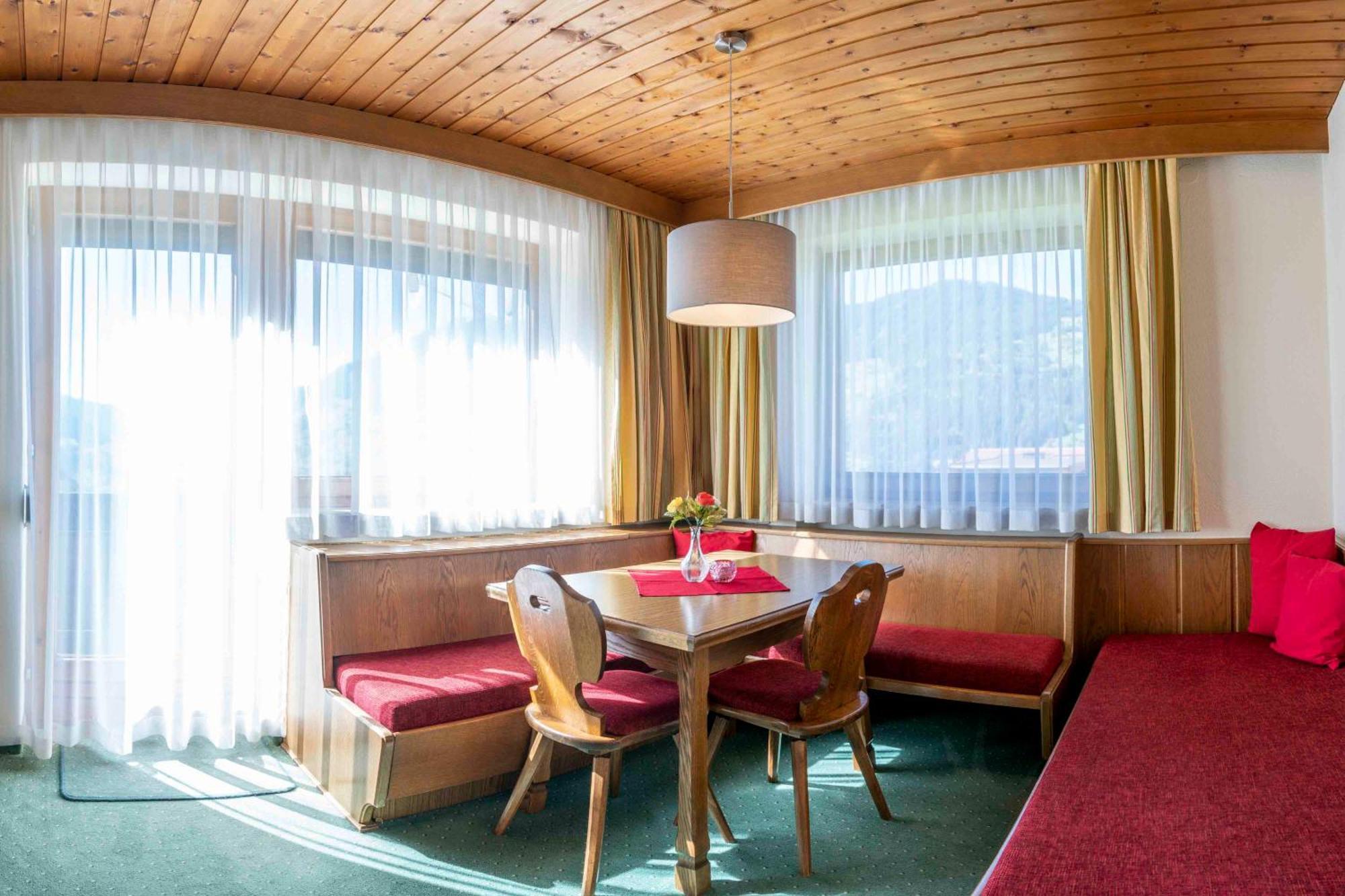 Ferienwohnungen Dietmar Thöni inclusive Pitztal Sommercard Arzl im Pitztal Exterior foto