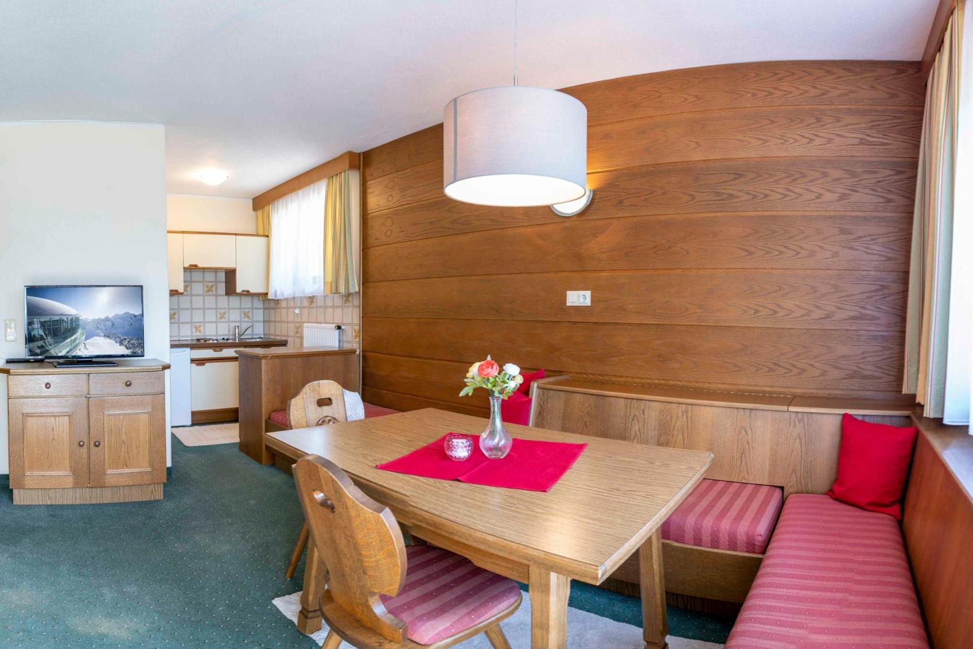 Ferienwohnungen Dietmar Thöni inclusive Pitztal Sommercard Arzl im Pitztal Exterior foto