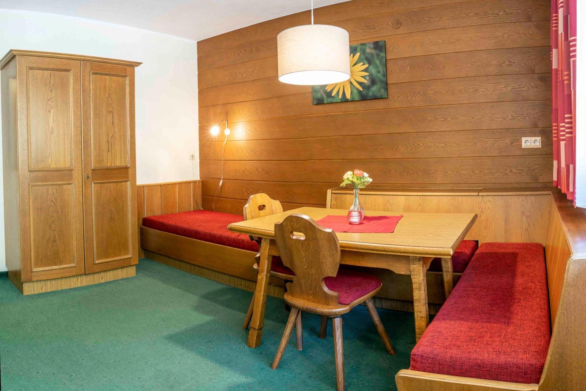 Ferienwohnungen Dietmar Thöni inclusive Pitztal Sommercard Arzl im Pitztal Exterior foto