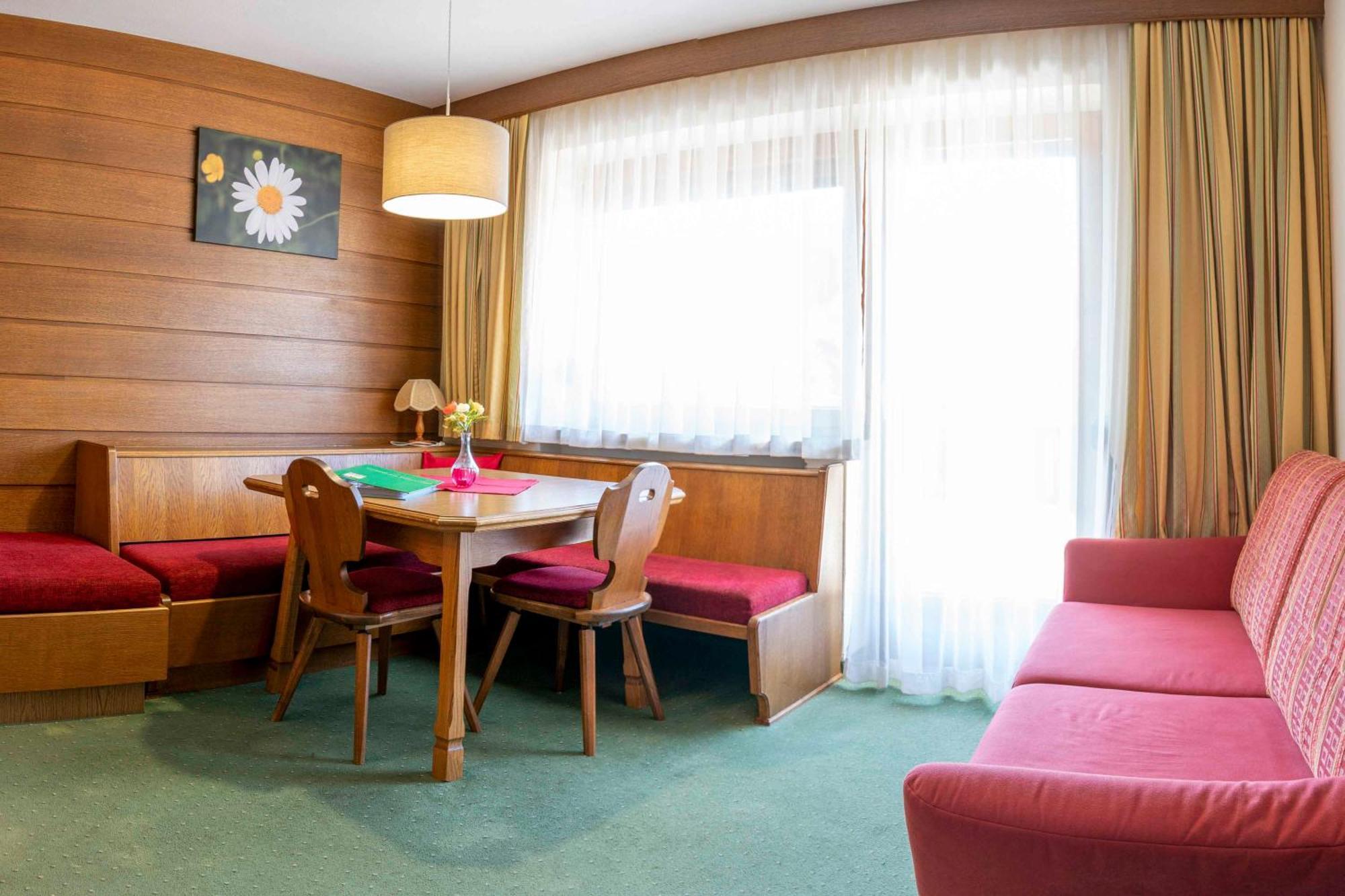 Ferienwohnungen Dietmar Thöni inclusive Pitztal Sommercard Arzl im Pitztal Exterior foto